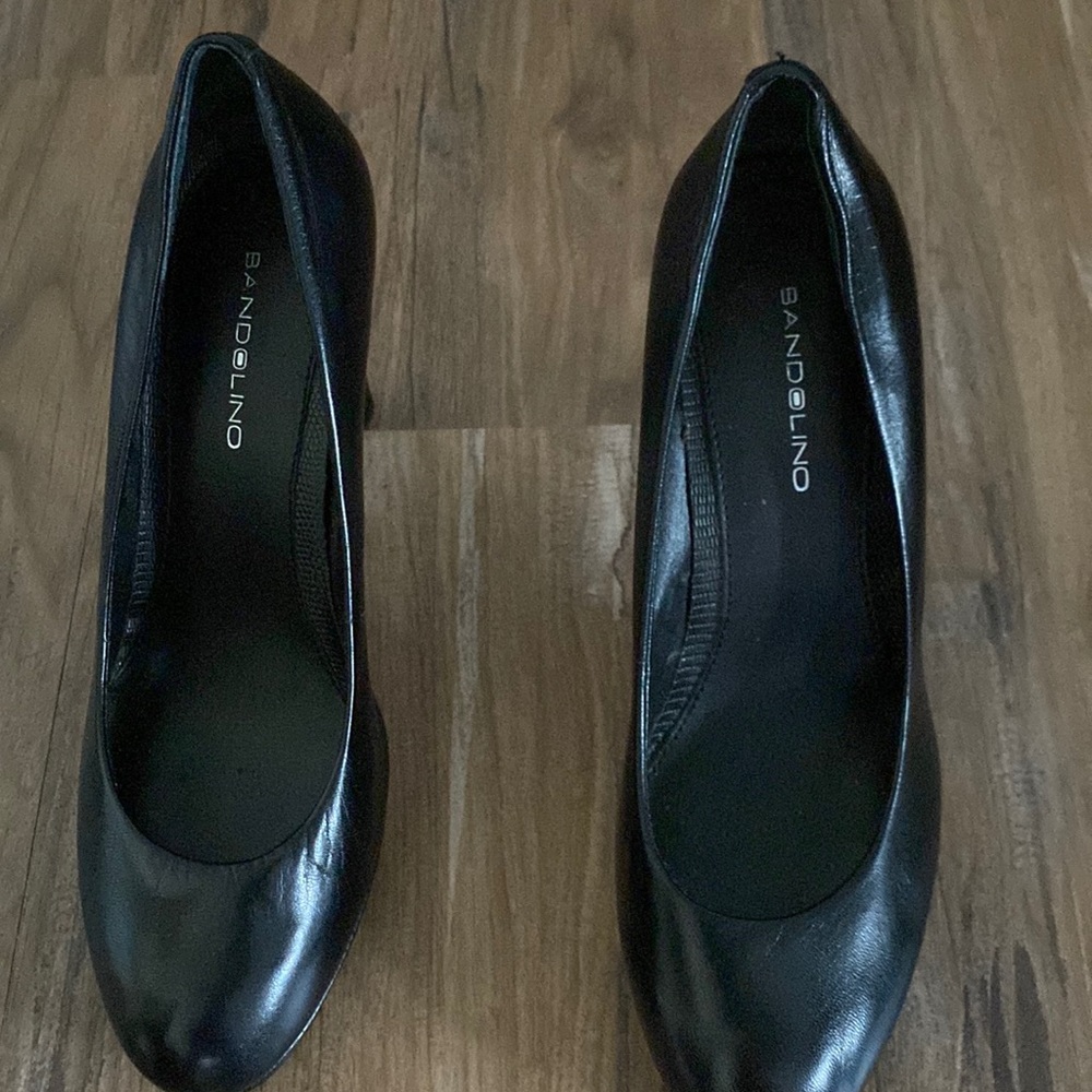 Black Bandolino Pumps size 7.